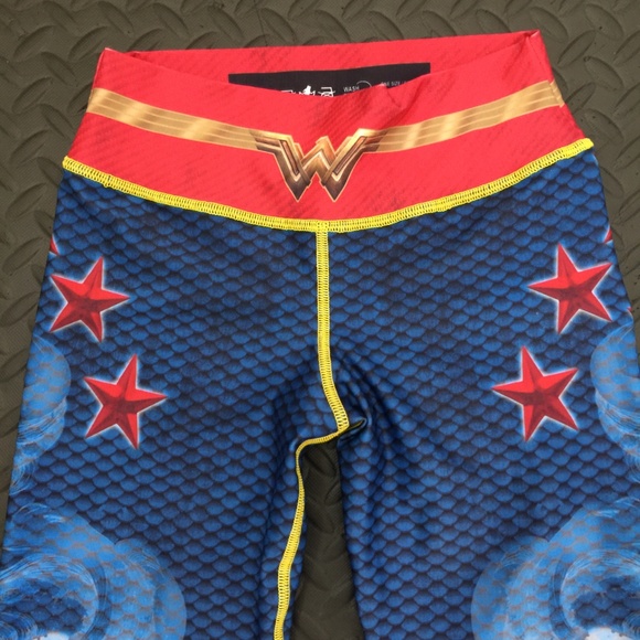 NEW Wonder Woman Compression Leggings - Picture 2 of 5